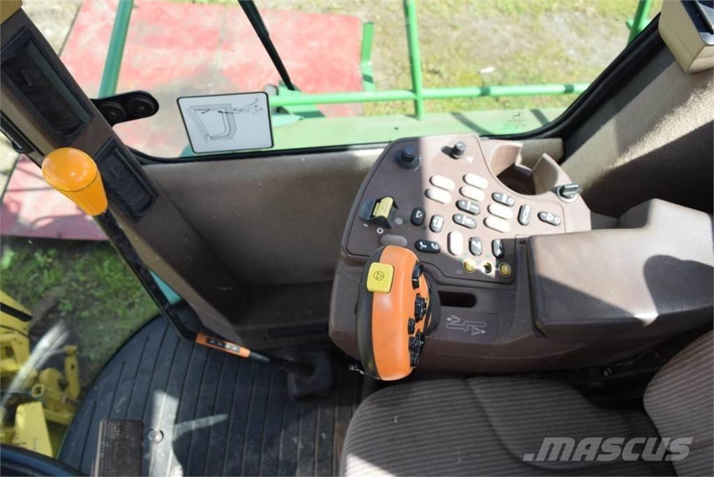 John Deere 7400 自走式フォレージハーベスター