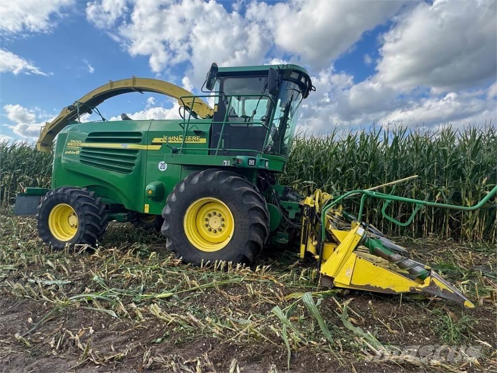 John Deere 7400 自走式フォレージハーベスター
