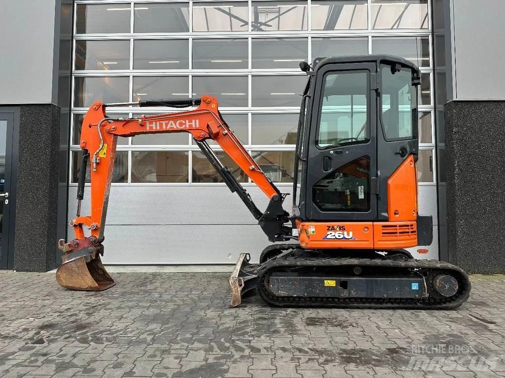 Hitachi ZX26U-6 CR ミニ油圧ショベル 7t以下（ミニユンボ・ミニディガー）