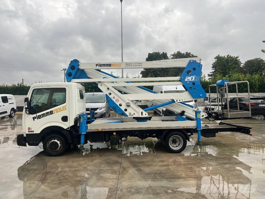 Nissan Socage 320 トラック高所作業車