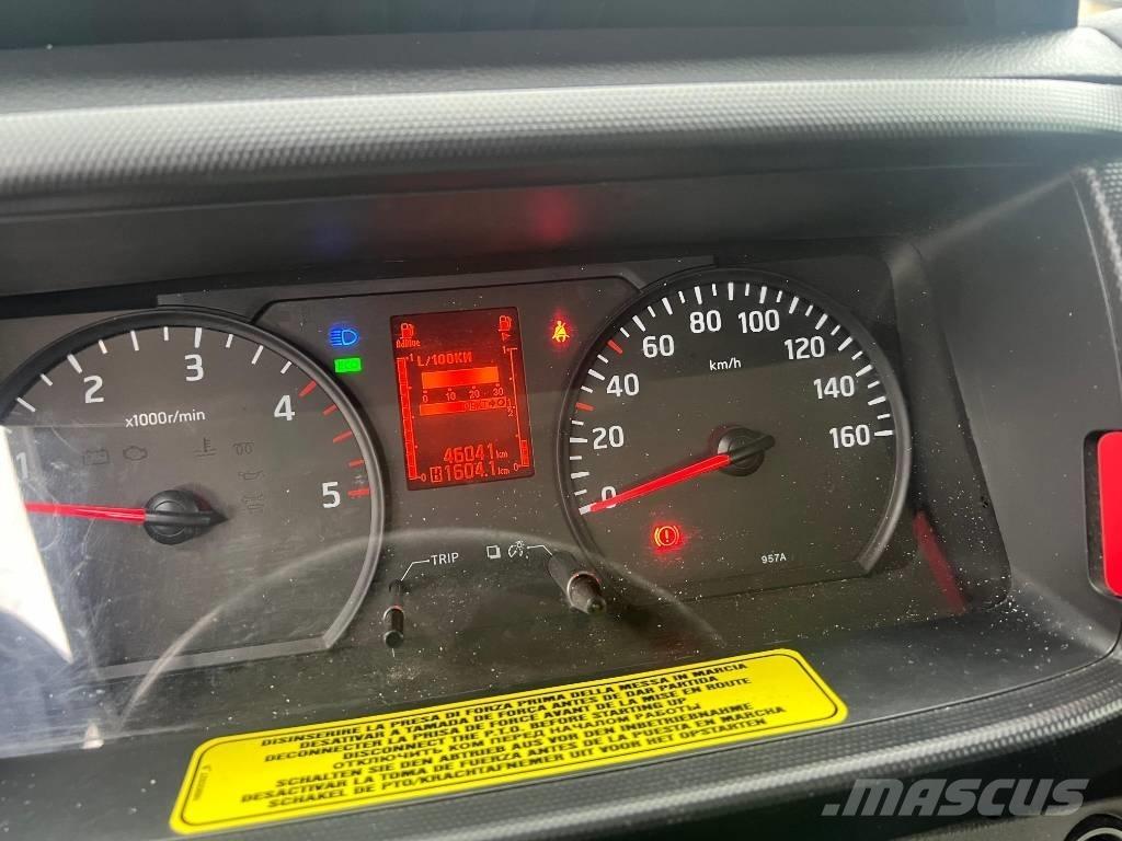 Nissan Socage 320 トラック高所作業車
