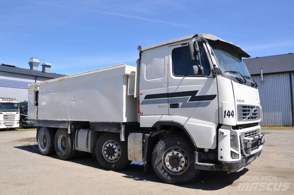 Volvo FH16 550 8X4 ダンプ