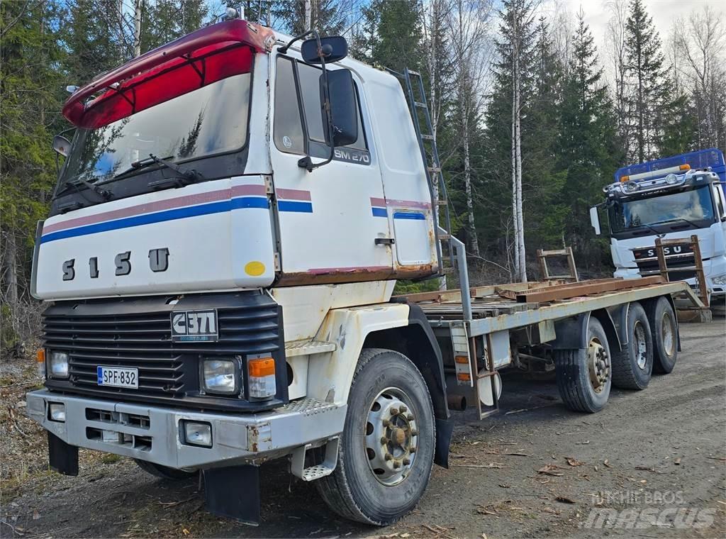 Sisu Sm 270 8X2 林業機械輸送トラック