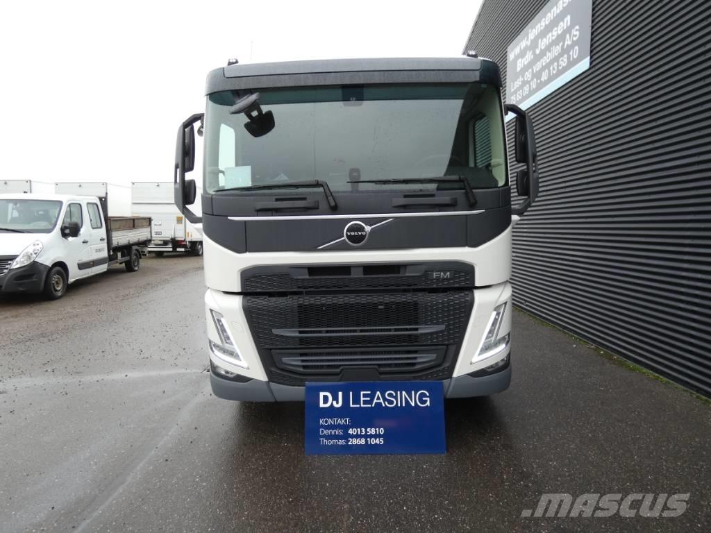 Volvo FM 330 キャブ付きシャーシ