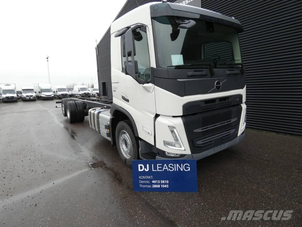 Volvo FM 330 キャブ付きシャーシ