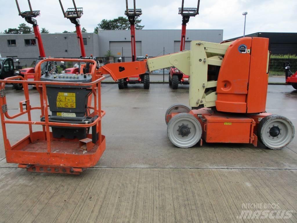 JLG E 300 AJP (718) 小型自走式ブームリフト