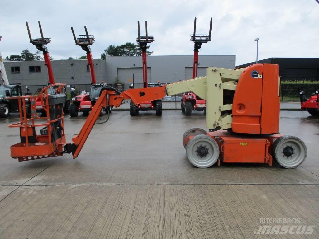 JLG E 300 AJP (718) 小型自走式ブームリフト