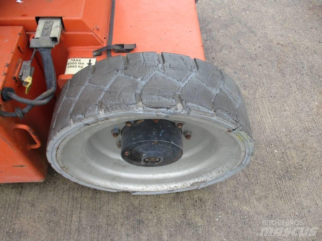 JLG E 300 AJP (718) 小型自走式ブームリフト