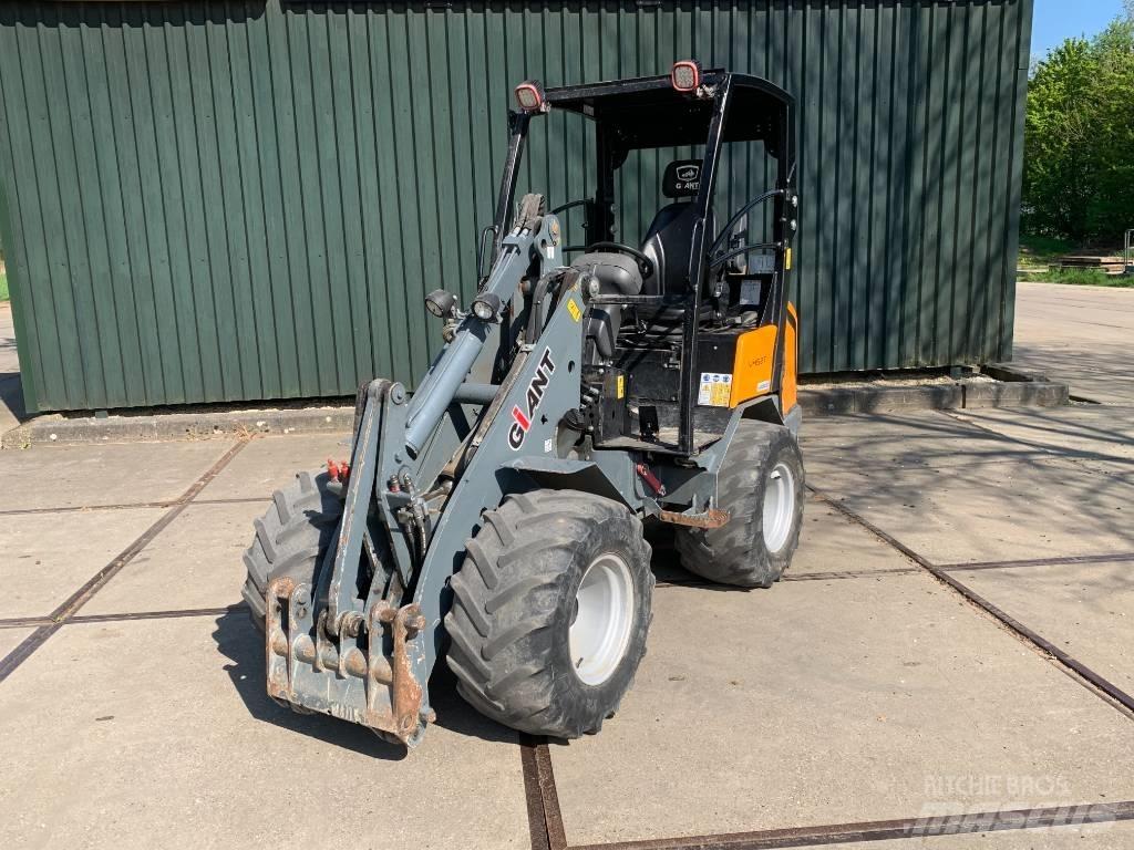 GiANT V 452 T 多目的ローダー