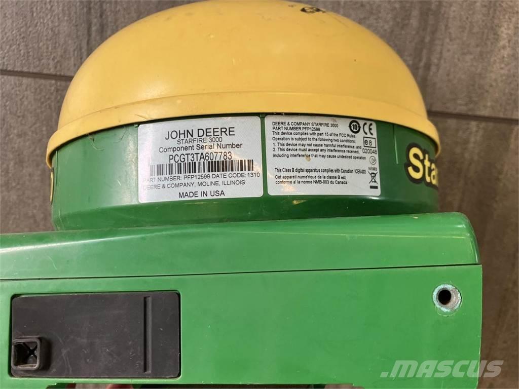 John Deere 6215R トラクター