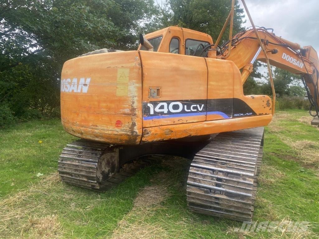Doosan DX 140 ホイール式油圧ショベル（パワーショベル・ユンボ・バックホー）