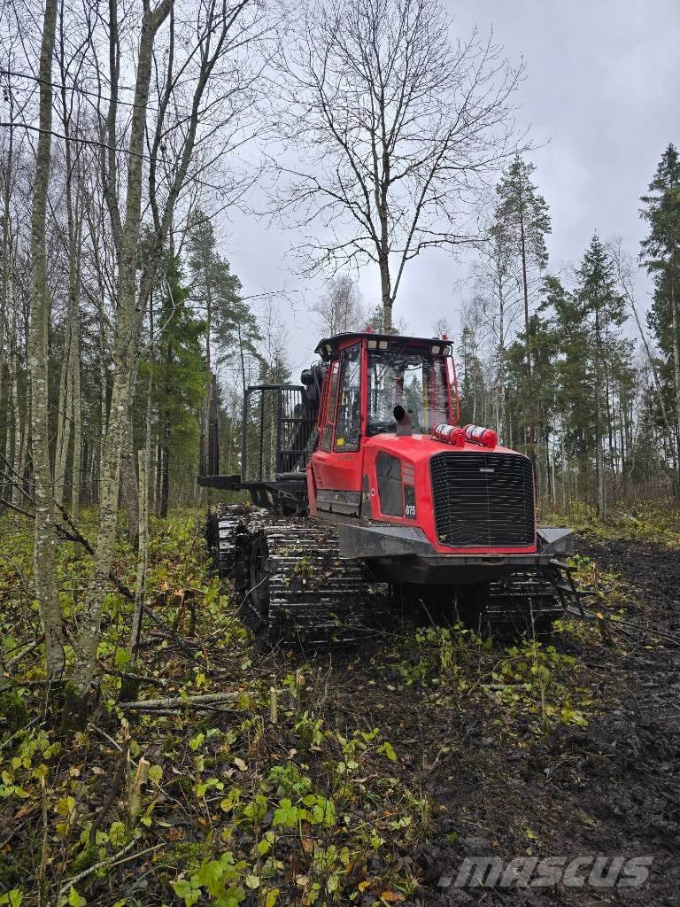 Komatsu 875 フォワーダー