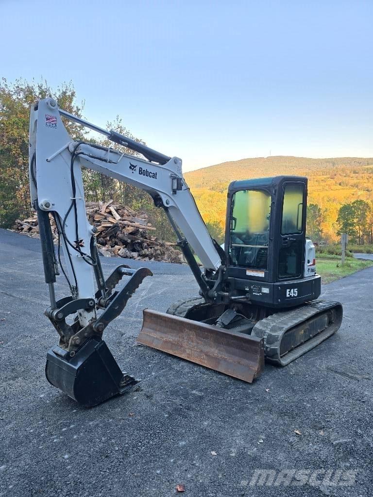 Bobcat E 45 ミニ油圧ショベル 7t以下（ミニユンボ・ミニディガー）