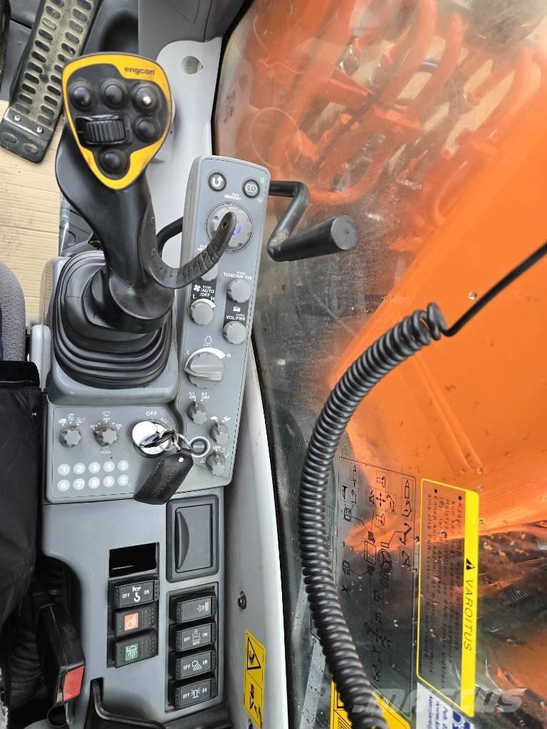 Hitachi ZX 220W-5 ホイール式油圧ショベル（パワーショベル・ユンボ・バックホー）