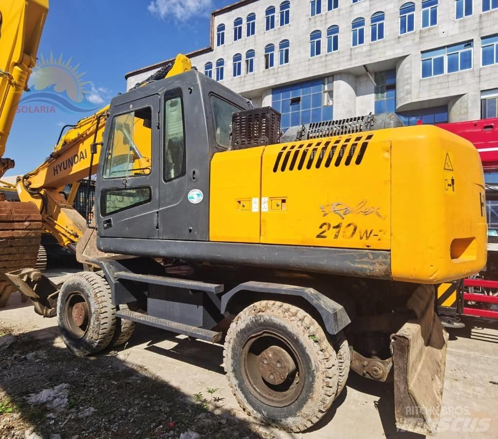 Hyundai R210W-7 ホイール式油圧ショベル（パワーショベル・ユンボ・バックホー）