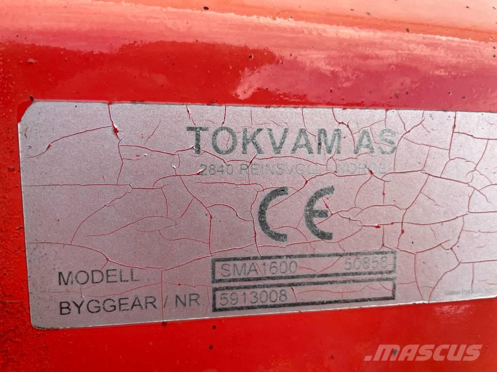 Tokvam SMA 1600 砂と塩撒き専用車