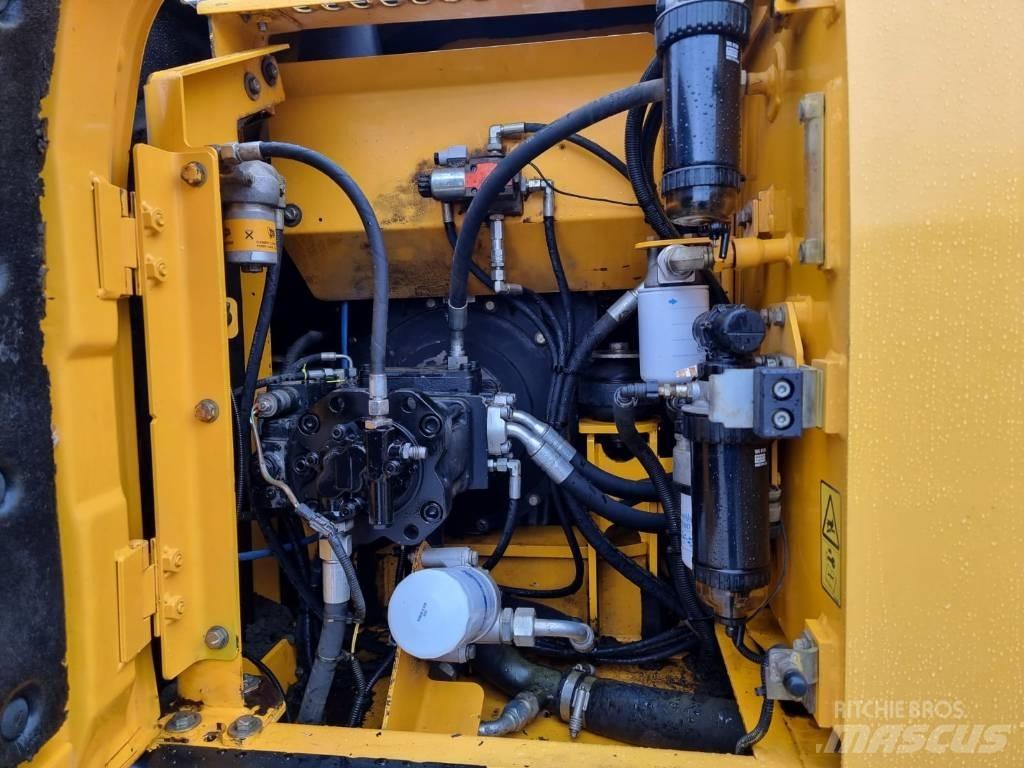 JCB JS 130 LC 大型油圧ショベル12t以上（パワーショベル・ユンボ）
