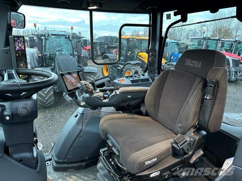 Valtra T 235 Direct トラクター