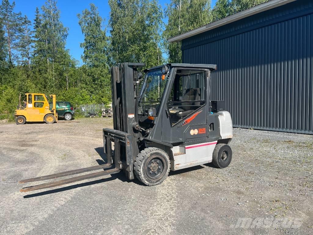 Nissan FGD02A320 ディーゼル・軽油