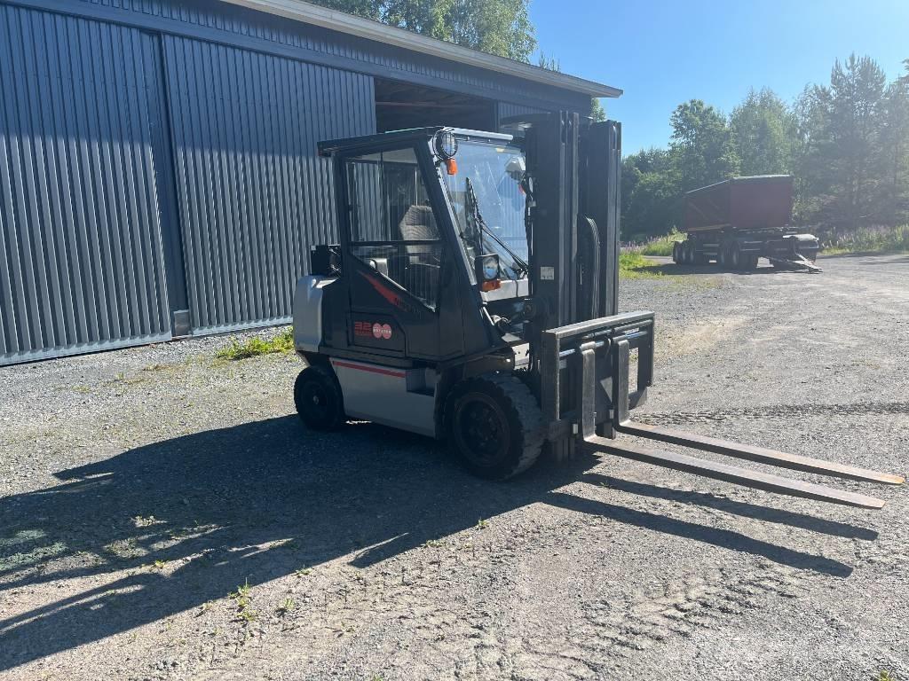Nissan FGD02A320 ディーゼル・軽油