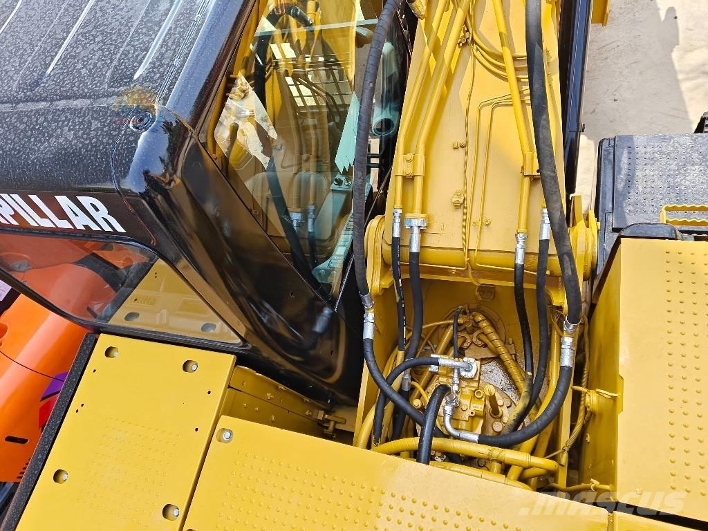 CAT 320 D 大型油圧ショベル12t以上（パワーショベル・ユンボ）