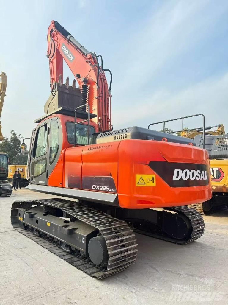 Doosan DX 225 LCA 中型油圧ショベル 7ｔ-12ｔ（ユンボ・パワーショベル・バックホー）