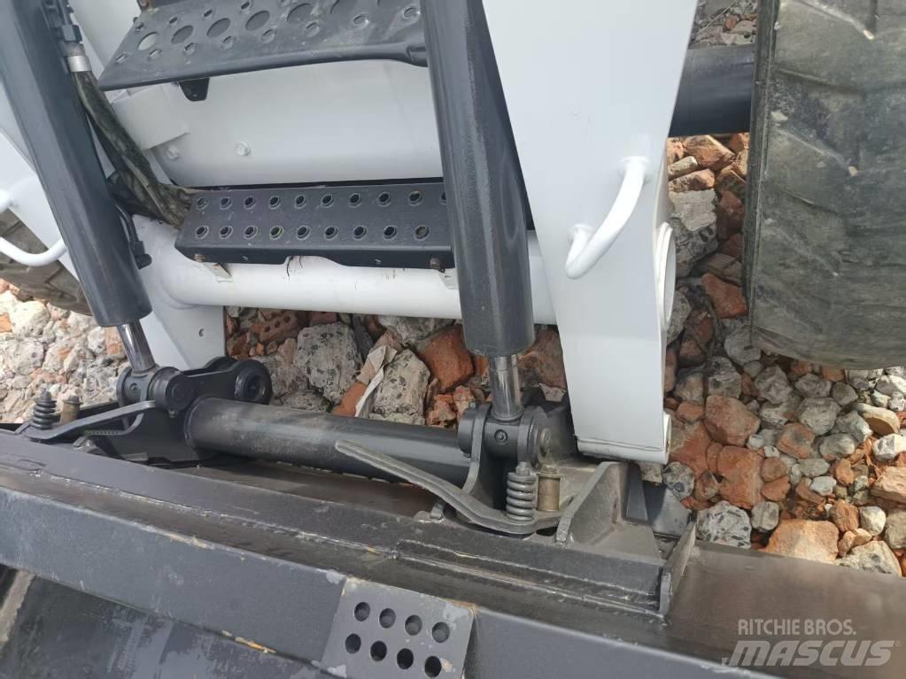 Bobcat S 220 スキッドステアローダー