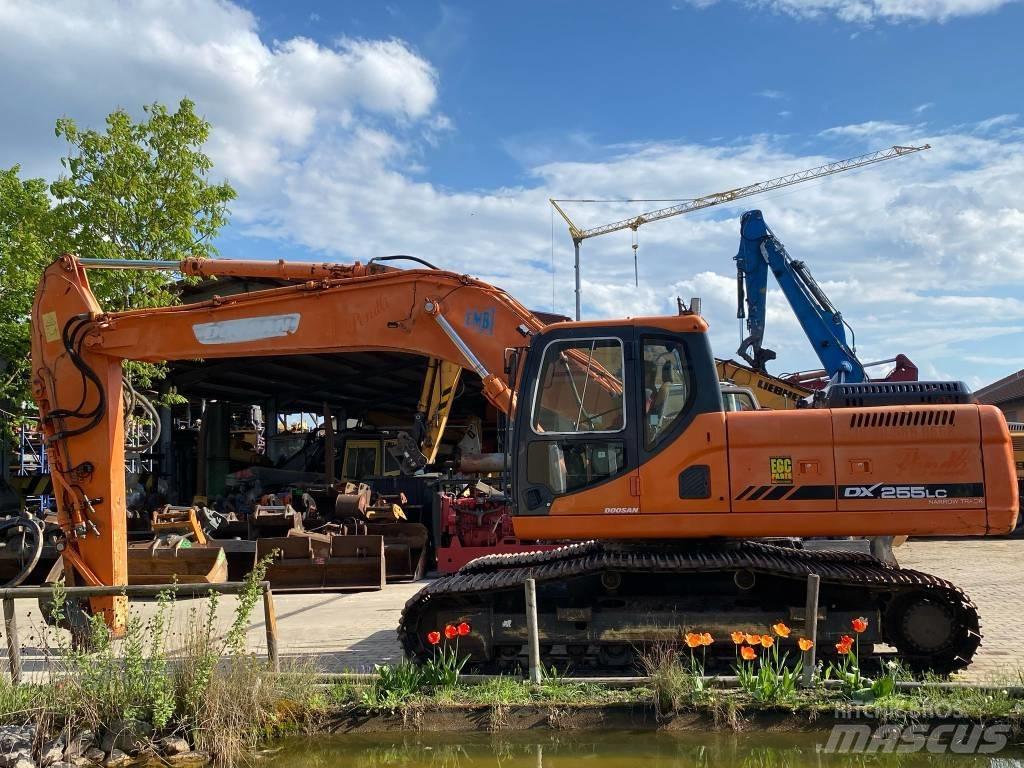 Doosan DX 255 NLC 大型油圧ショベル12t以上（パワーショベル・ユンボ）