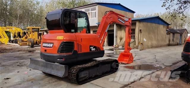 Doosan DX60 大型油圧ショベル12t以上（パワーショベル・ユンボ）