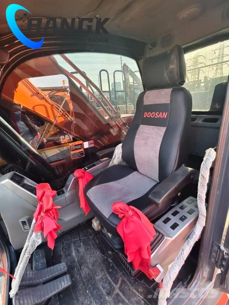 Doosan DX 300 LC 大型油圧ショベル12t以上（パワーショベル・ユンボ）