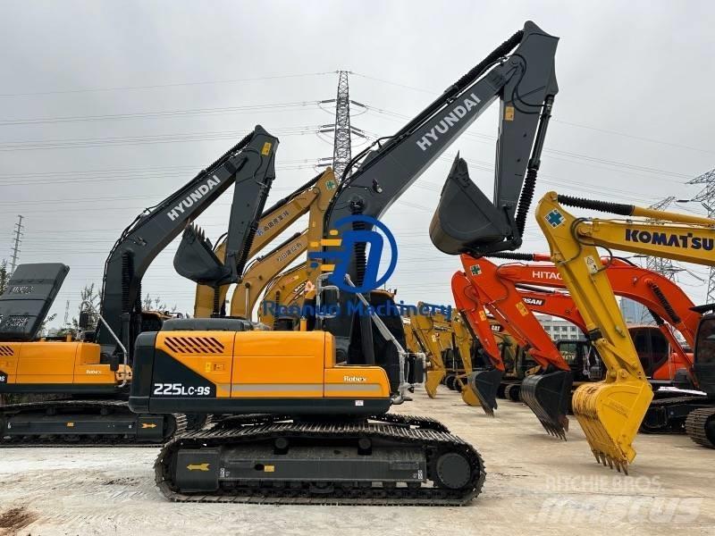 Hyundai 225LC-9S 大型油圧ショベル12t以上（パワーショベル・ユンボ）