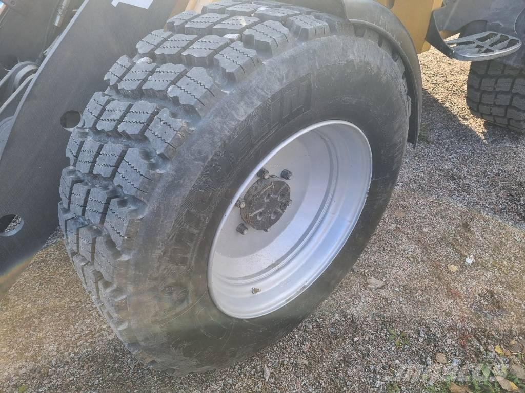 Volvo L25F スキッドステアローダー