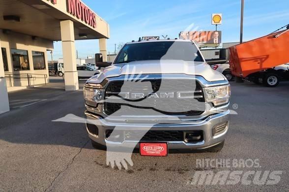 RAM 3500 HD 平ボディー