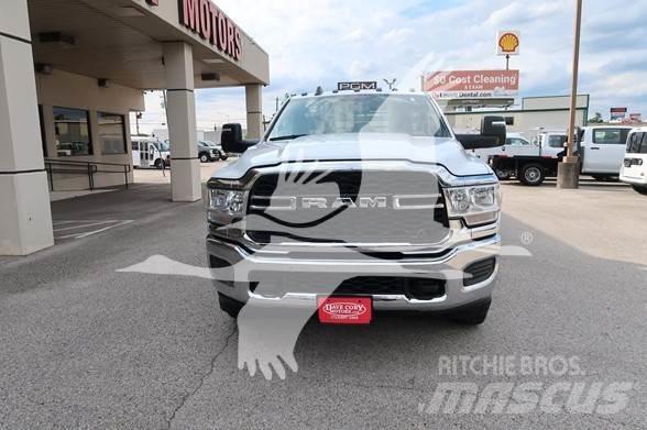 RAM 3500 HD 平ボディー