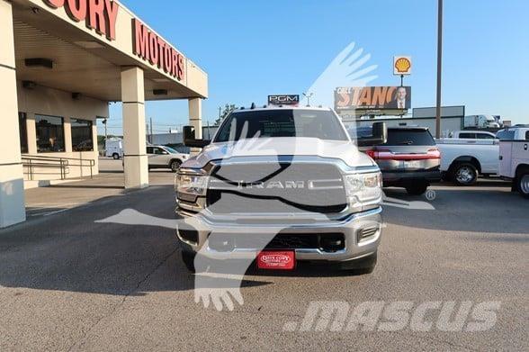 RAM 3500 HD 平ボディー