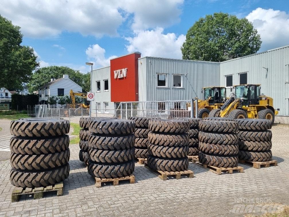 Kumho 10.00 x 20 タイヤ、ホイル、リム