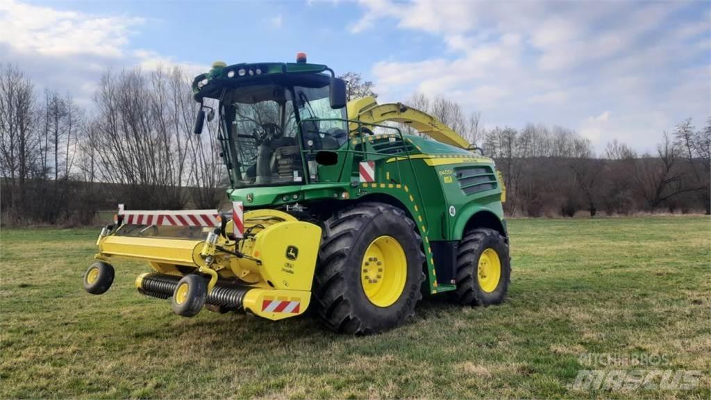 John Deere 8400i 自走式フォレージハーベスター