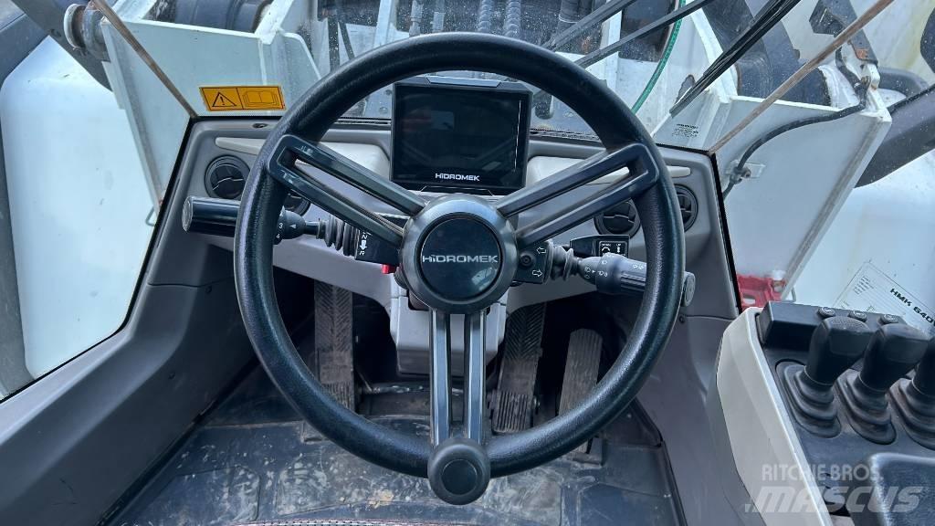 Hidromek HMK 640 WL タイヤ式ブルドーザ