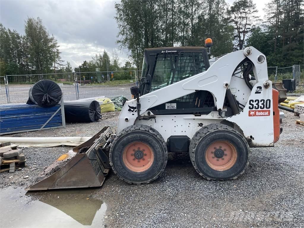 Bobcat S330 スキッドステアローダー
