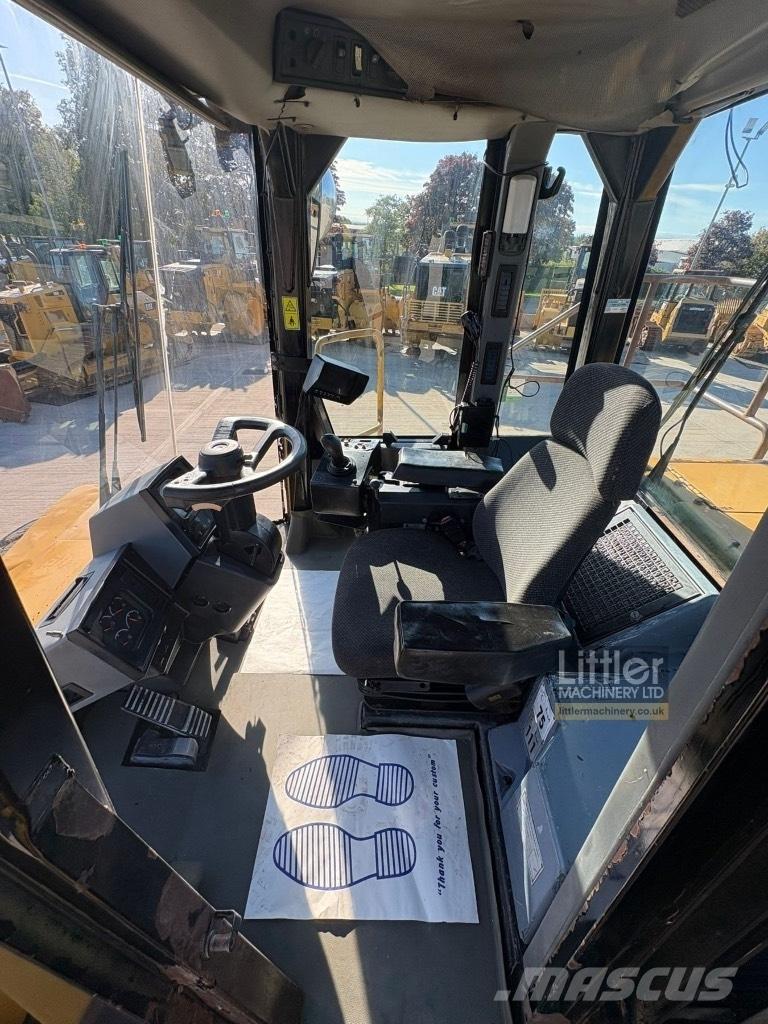 CAT 824 H タイヤ式ブルドーザ