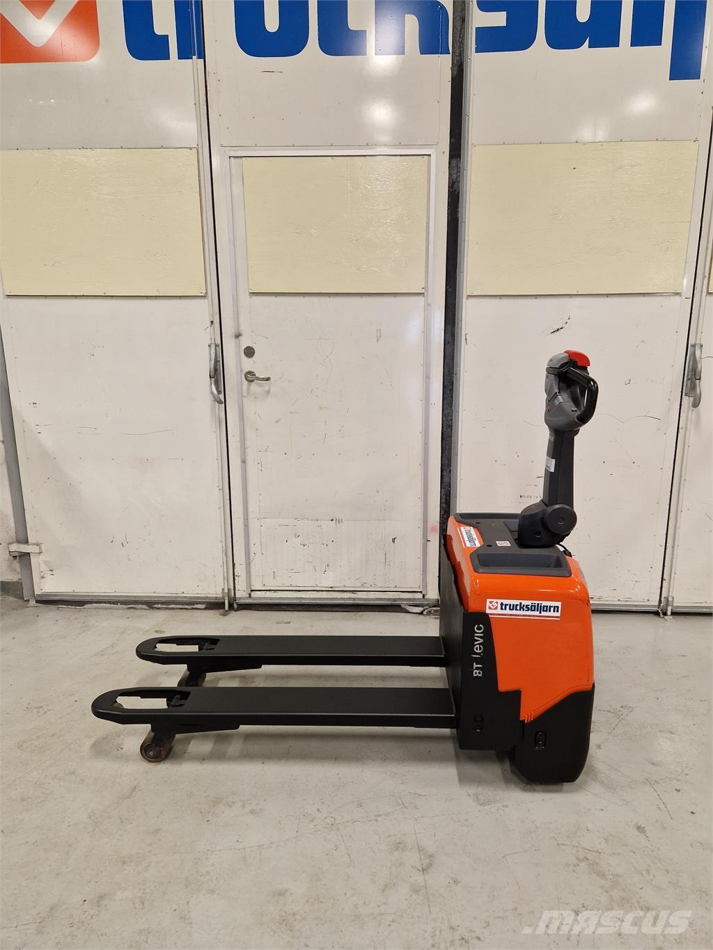 Toyota LWE130 ウォーキンフォークリフト