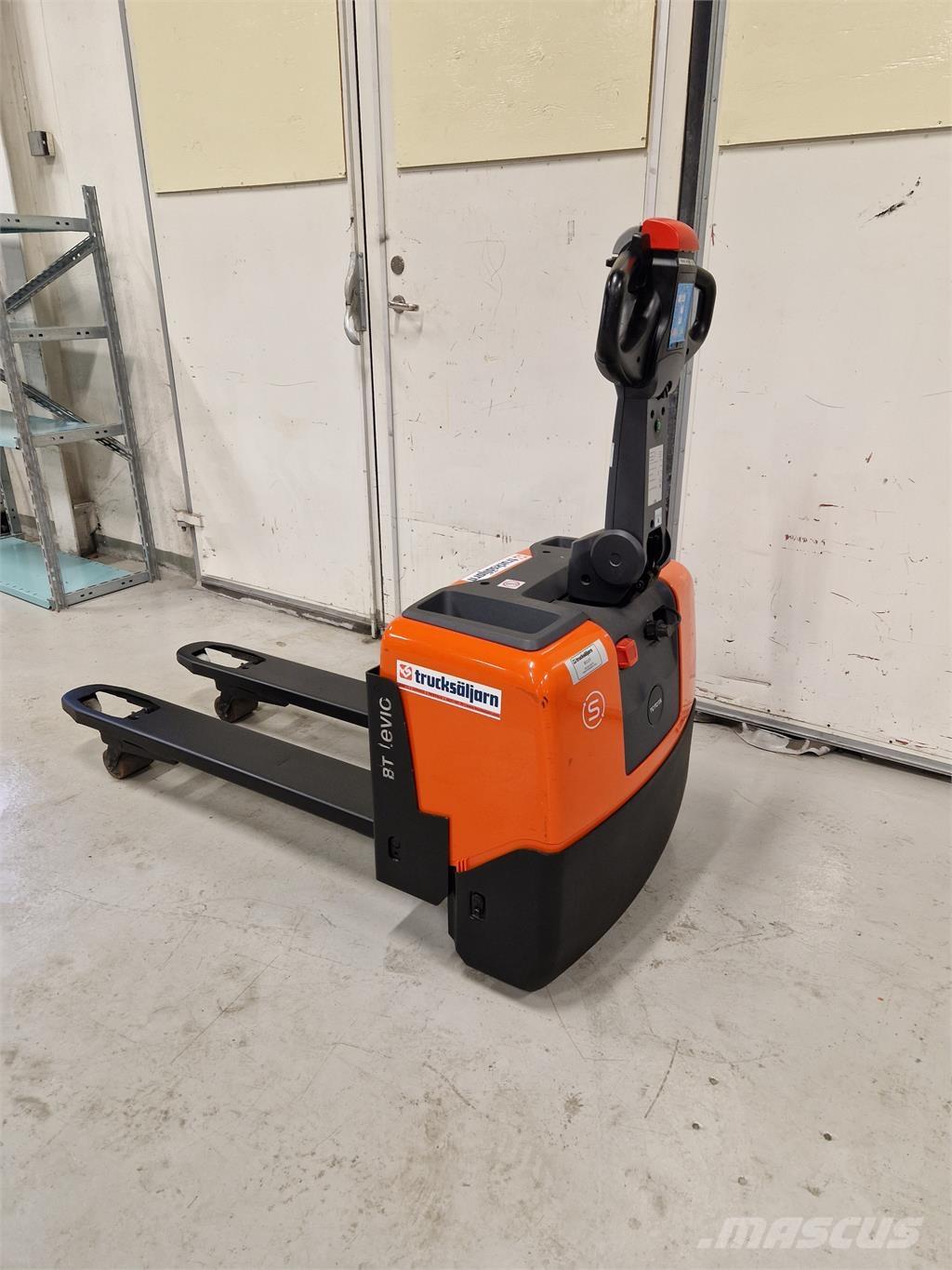 Toyota LWE130 ウォーキンフォークリフト