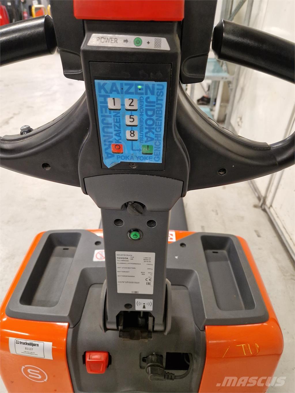 Toyota LWE130 ウォーキンフォークリフト