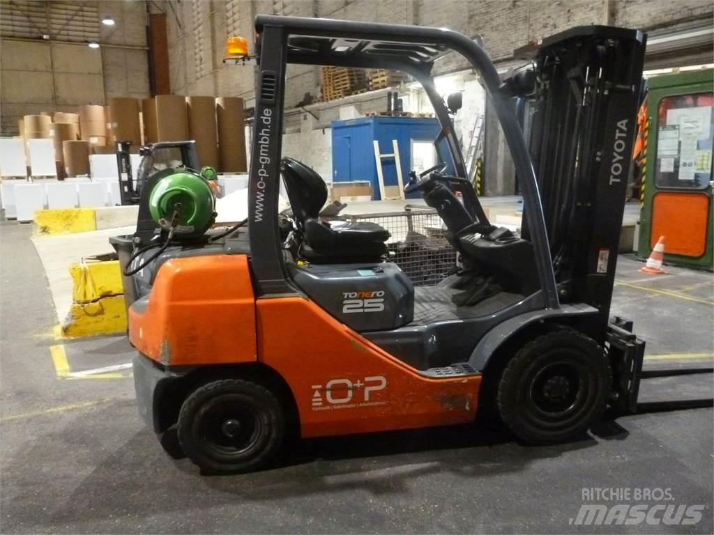 Toyota 02-8FGF25 LPGフォークリフト