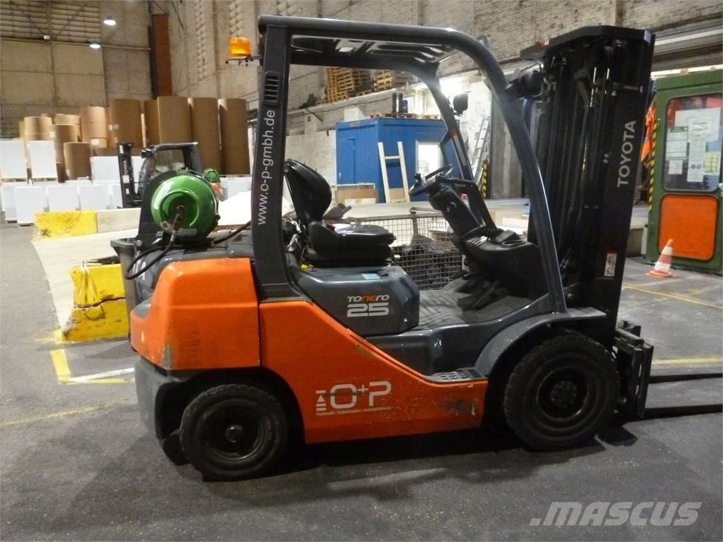 Toyota 02-8FGF25 LPGフォークリフト