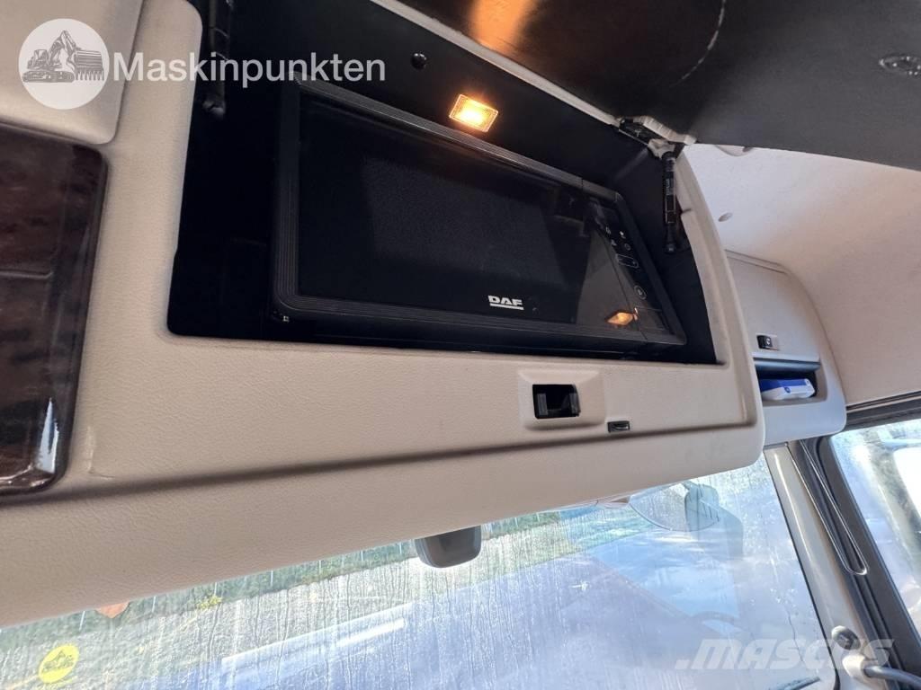 DAF FAS XF530Z ボックスボディー、ウイング、箱車