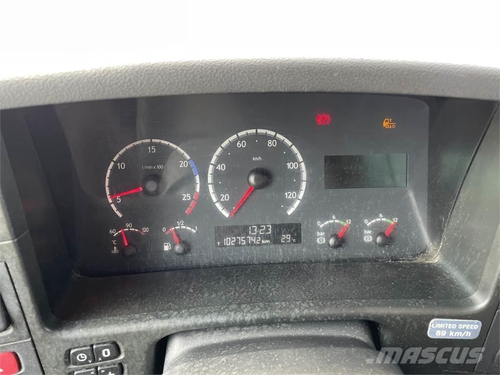 Scania P340 8x4 クレーントラック、ユニック車