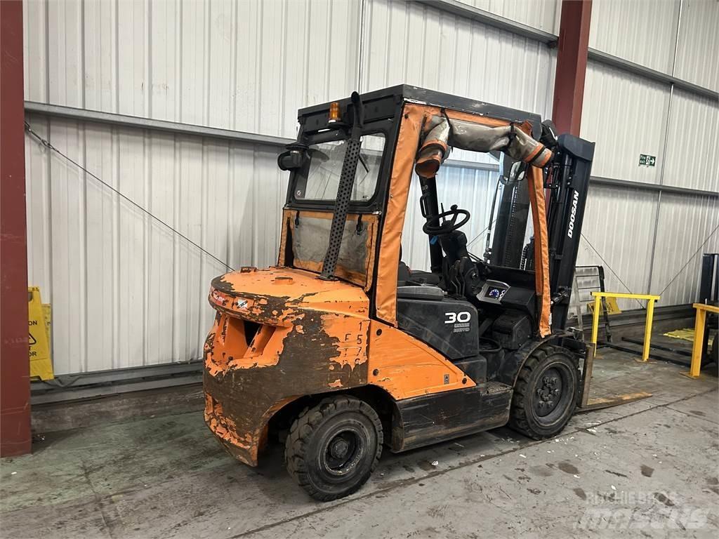 Doosan D30S-5 ディーゼル・軽油