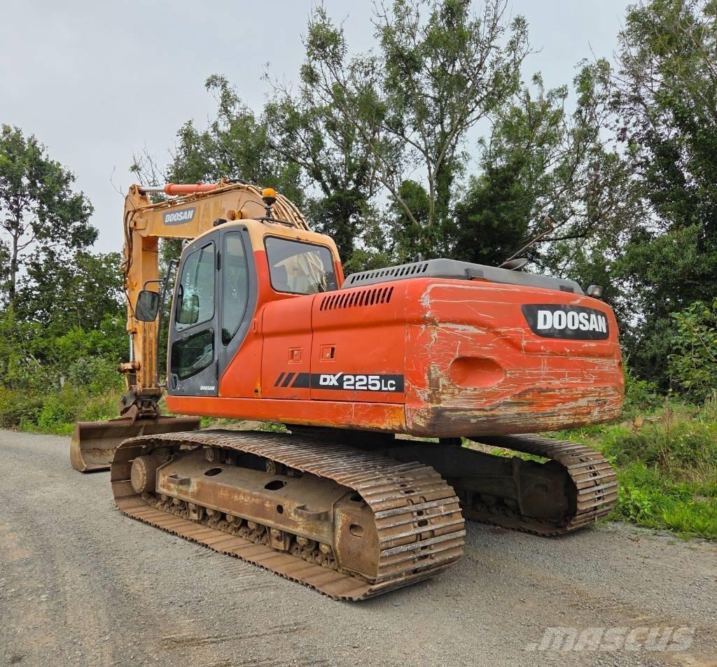 Doosan DX 225 LC 大型油圧ショベル12t以上（パワーショベル・ユンボ）