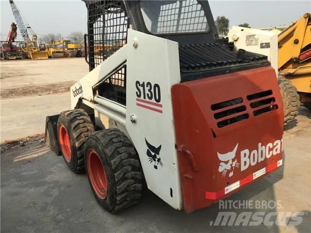 Bobcat S 130 スキッドステアローダー